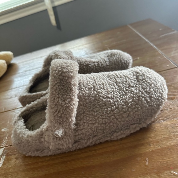 CROCS Shoes - Crocs fuzzy slippers in the shade mushroom